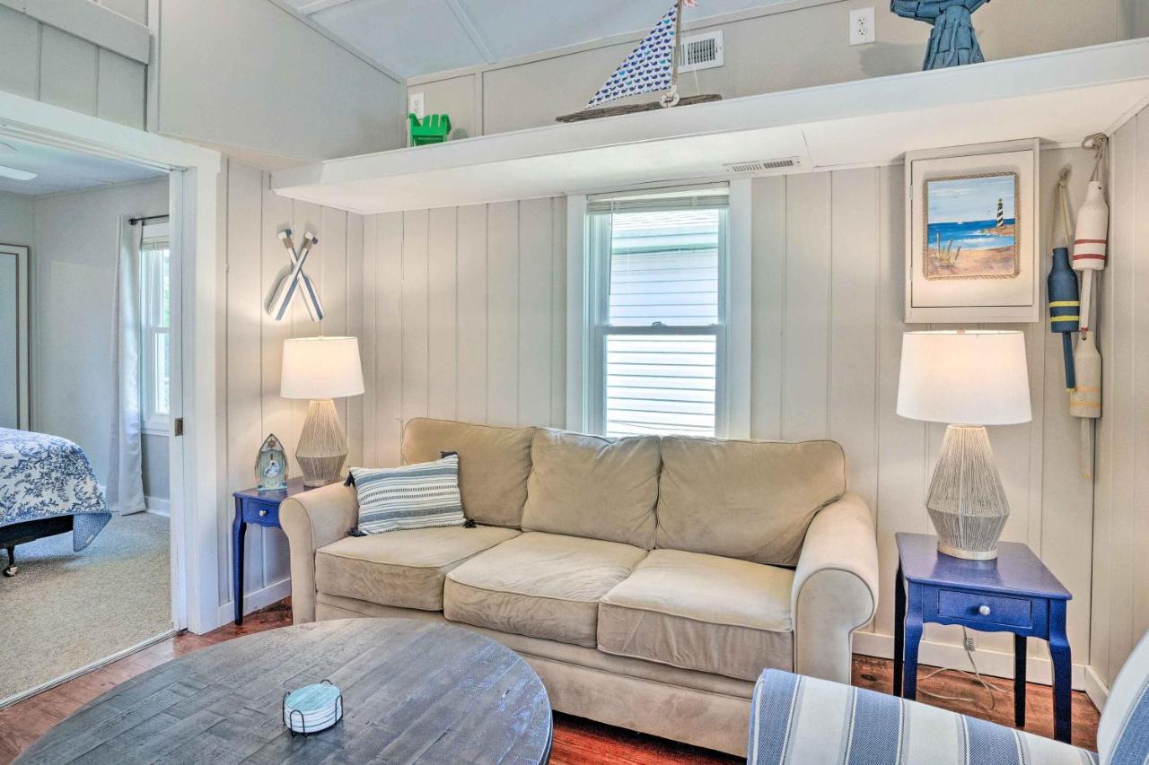 Chic Cottage With Private Yard Steps To Beach! 科洛尼尔比奇 外观 照片