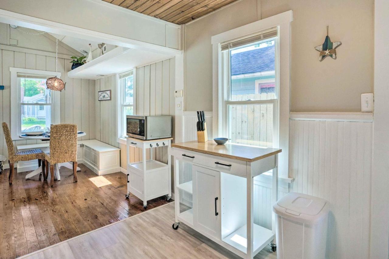 Chic Cottage With Private Yard Steps To Beach! 科洛尼尔比奇 外观 照片